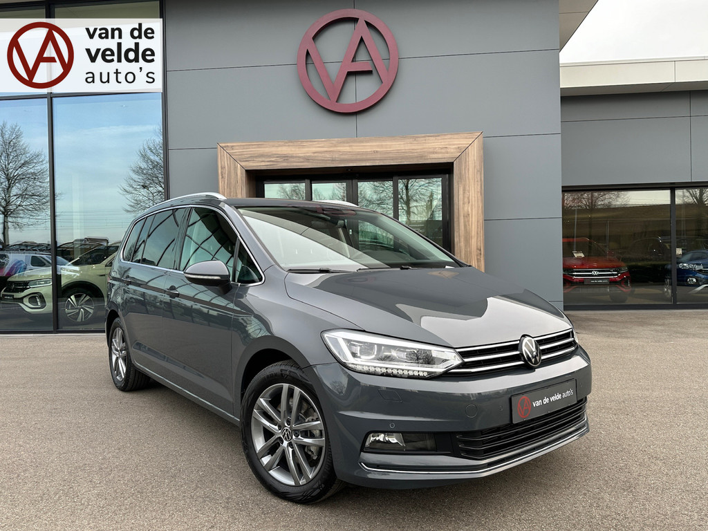 tweedehands Volkswagen Touran 1.5 TSI 150pk DSG Highline 7-persoons | Dode hoek | Virtual cockpit | Navi | Rijklaar incl. garantie   – beschikbaar bij Van de Velde Auto’s