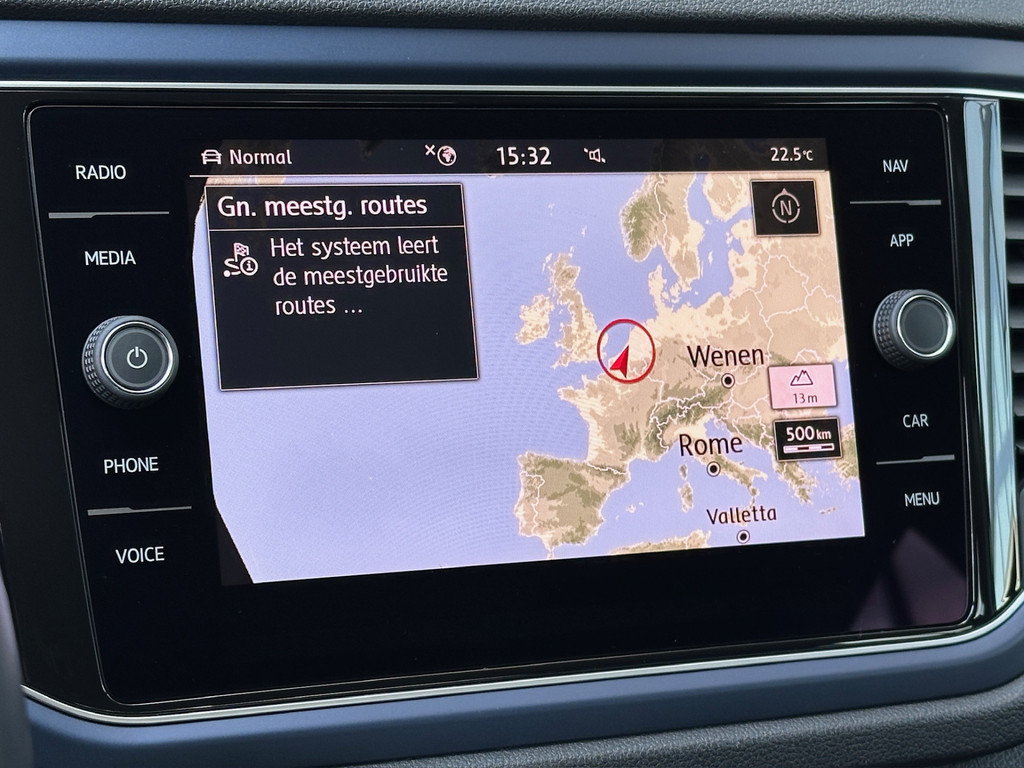tweedehands Volkswagen T-Roc 1.5 TSI 150pk DSG R-line | 19 inch | Led | Trekhaak | Virtual cockpit | Carplay | Rijklaar incl. 1 jaar Bovag garantie   – beschikbaar bij Van de Velde Auto’s
