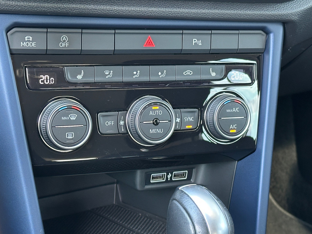 tweedehands Volkswagen T-Roc 1.5 TSI 150pk DSG R-line | 19 inch | Led | Trekhaak | Virtual cockpit | Carplay | Rijklaar incl. 1 jaar Bovag garantie   – beschikbaar bij Van de Velde Auto’s