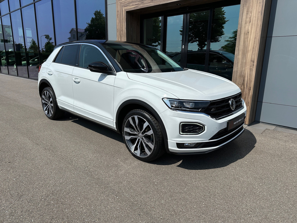 tweedehands Volkswagen T-Roc 1.5 TSI 150pk DSG R-line | 19 inch | Led | Trekhaak | Virtual cockpit | Carplay | Rijklaar incl. 1 jaar Bovag garantie   – beschikbaar bij Van de Velde Auto’s