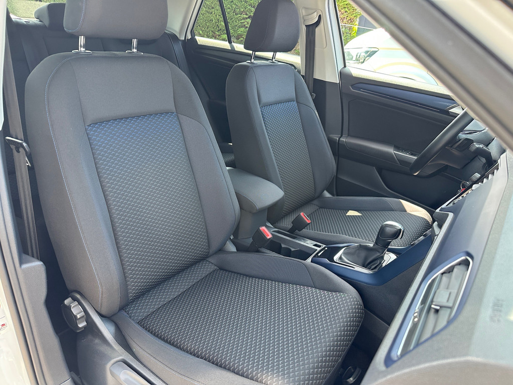 tweedehands Volkswagen T-Roc 1.5 TSI 150pk DSG R-line | 19 inch | Led | Trekhaak | Virtual cockpit | Carplay | Rijklaar incl. 1 jaar Bovag garantie   – beschikbaar bij Van de Velde Auto’s
