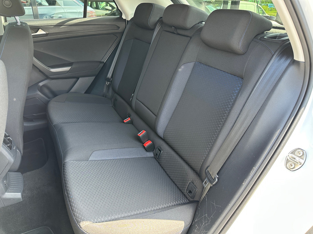 tweedehands Volkswagen T-Roc 1.5 TSI 150pk DSG R-line | 19 inch | Led | Trekhaak | Virtual cockpit | Carplay | Rijklaar incl. 1 jaar Bovag garantie   – beschikbaar bij Van de Velde Auto’s