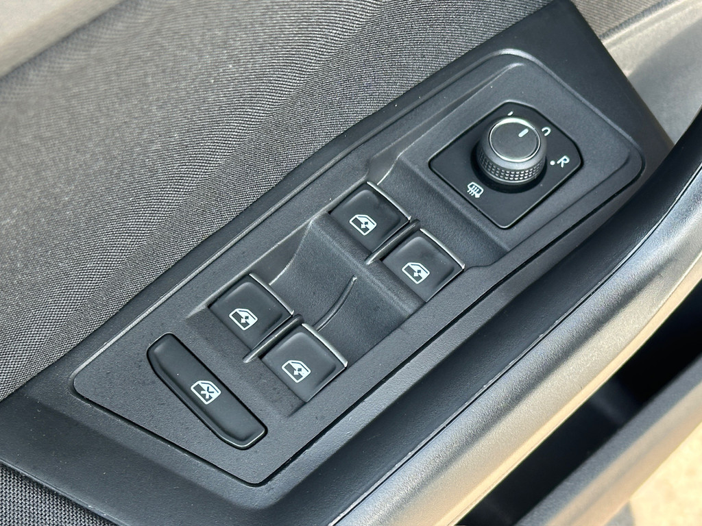 tweedehands Volkswagen T-Roc 1.5 TSI 150pk DSG R-line | 19 inch | Led | Trekhaak | Virtual cockpit | Carplay | Rijklaar incl. 1 jaar Bovag garantie   – beschikbaar bij Van de Velde Auto’s