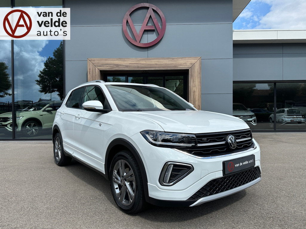 tweedehands Volkswagen T-Cross 1.5 TSI 150pk DSG R-Line | Camera | Trekhaak | Navi | Adapt. Cruise | Rijklaar incl. garantie   – beschikbaar bij Van de Velde Auto’s