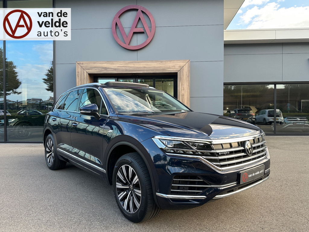 tweedehands Volkswagen Touareg 3.0 TSi eHybrid 4MOTION Elegance | Panoramadak | Head up | Leder | Rijklaar incl. garantie   – beschikbaar bij Van de Velde Auto’s