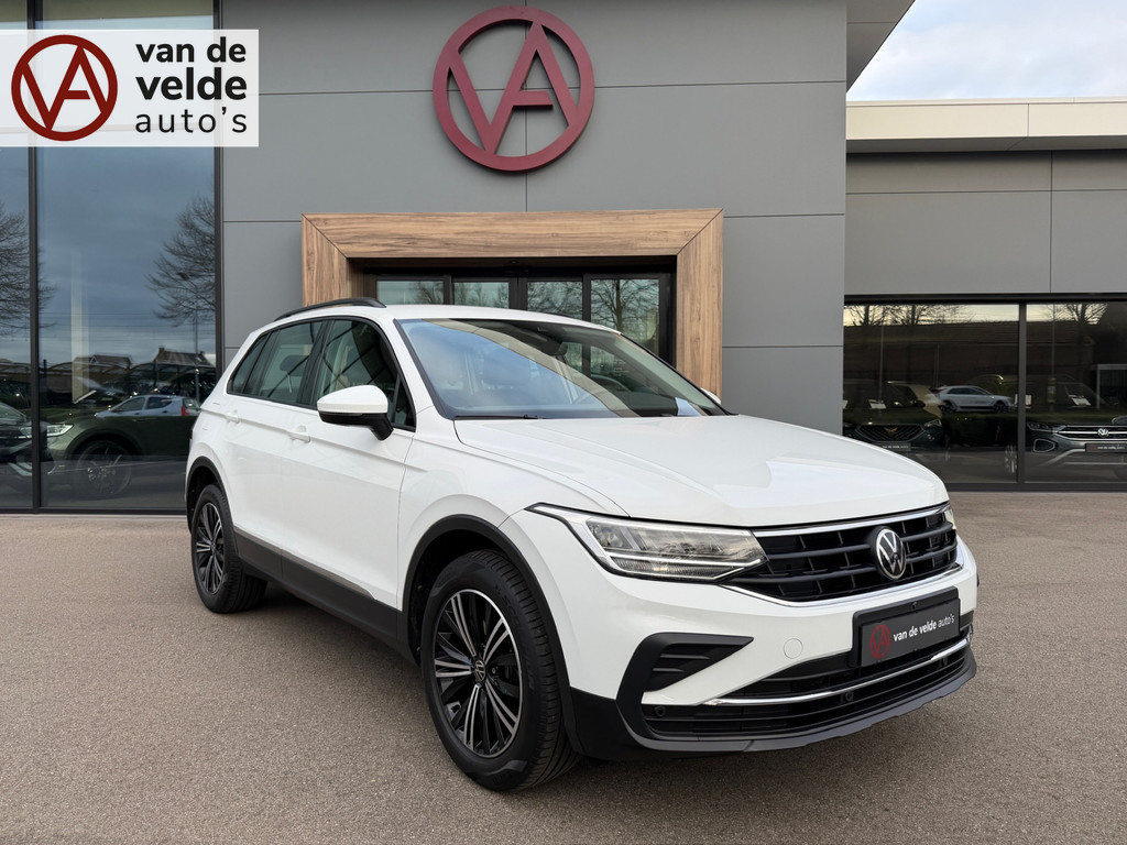 tweedehands Volkswagen Tiguan 1.4 TSI DSG eHybrid Life | Leder | Trekhaak | 360 Camera | Elek. klep | Rijklaar incl. 1 jaar Bovag garantie   – beschikbaar bij Van de Velde Auto’s
