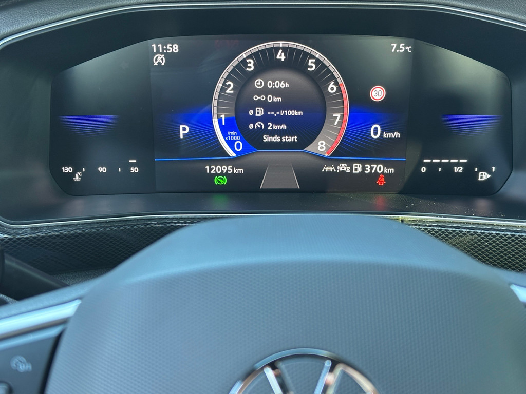 tweedehands Volkswagen T-Cross 1.0 TSI DSG R-Line | Camera | Trekhaak | Led gril | 4-season | Carplay | Rijklaar incl. garantie   – beschikbaar bij Van de Velde Auto’s