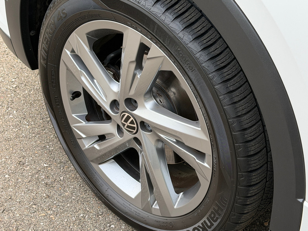 tweedehands Volkswagen T-Cross 1.0 TSI DSG R-Line | Camera | Trekhaak | Led gril | 4-season | Carplay | Rijklaar incl. garantie   – beschikbaar bij Van de Velde Auto’s