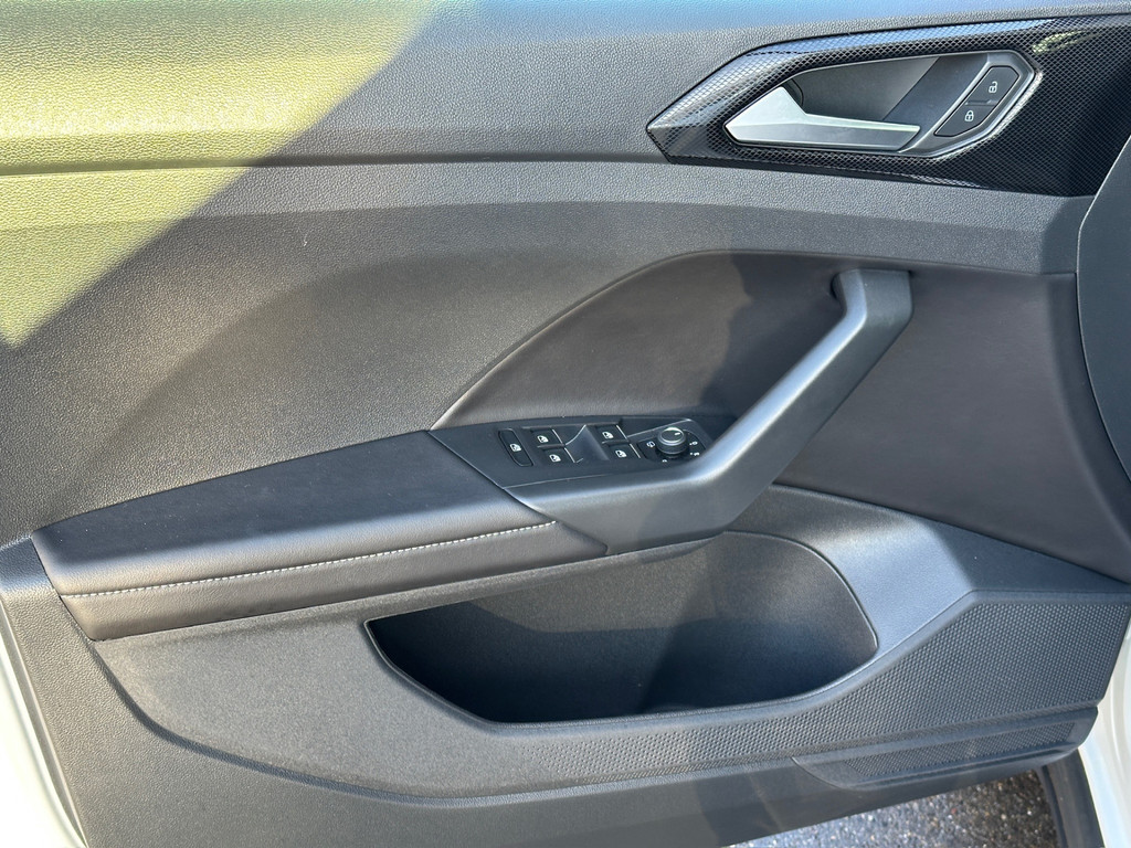 tweedehands Volkswagen T-Cross 1.0 TSI DSG R-Line | Camera | Trekhaak | Led gril | 4-season | Carplay | Rijklaar incl. garantie   – beschikbaar bij Van de Velde Auto’s