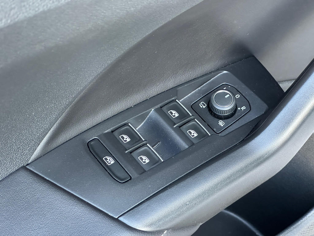 tweedehands Volkswagen T-Cross 1.0 TSI DSG R-Line | Camera | Trekhaak | Led gril | 4-season | Carplay | Rijklaar incl. garantie   – beschikbaar bij Van de Velde Auto’s