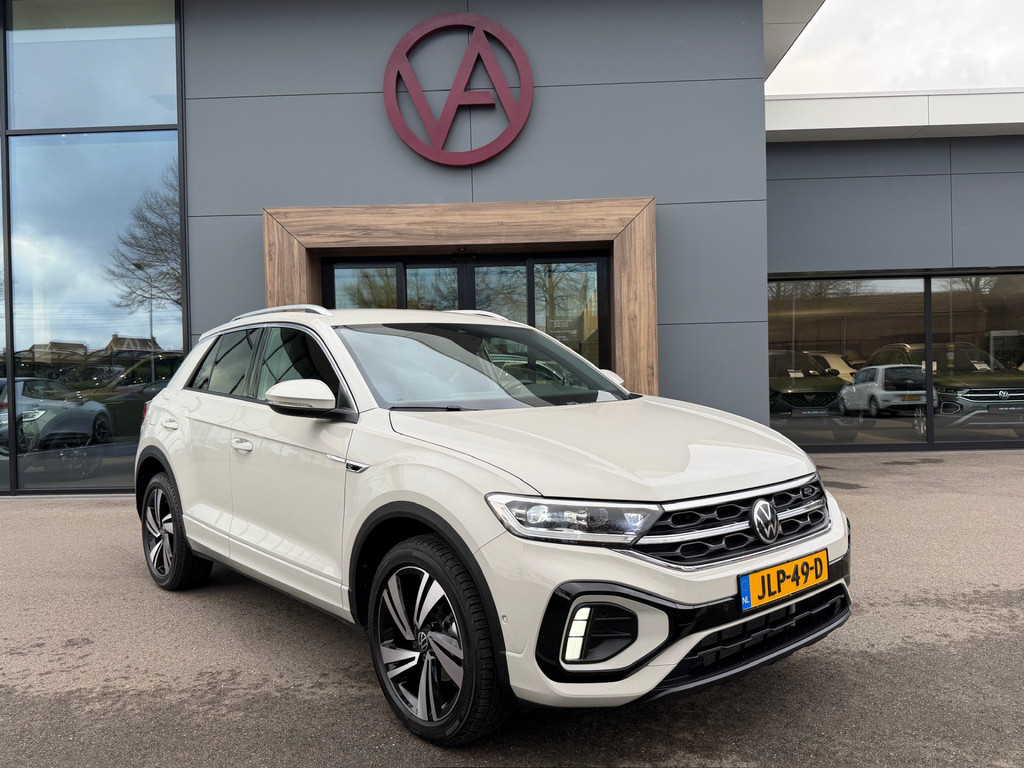 tweedehands Volkswagen T-Roc 1.5 TSI 150pk DSG R-Line | Camera | Keyless | Elek. Achterklep | Dode hoek | Rijklaar incl. 1 jaar Bovag garantie   – beschikbaar bij Van de Velde Auto’s