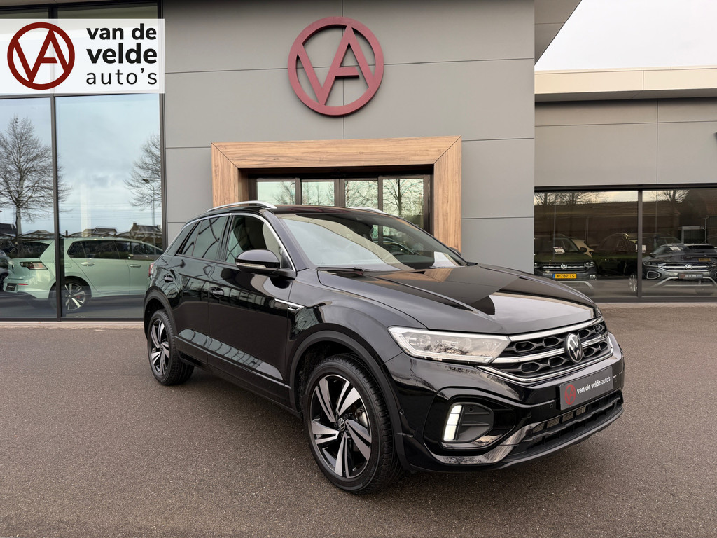 tweedehands Volkswagen T-Roc 1.5 TSI 150pk DSG R-Line | Camera | Keyless | Elek. Achterklep | Dode hoek | Rijklaar incl. 1 jaar Bovag garantie   – beschikbaar bij Van de Velde Auto’s