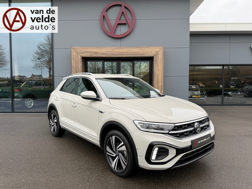 tweedehands Volkswagen T-Roc 1.5 TSI 150pk DSG R-Line | Camera | Keyless | Elek. Achterklep | Dode hoek | Rijklaar incl. 1 jaar Bovag garantie   – beschikbaar bij Van de Velde Auto’s