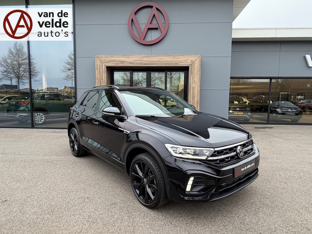 tweedehands Volkswagen T-Roc 1.5 TSI 150pk DSG R-Line | Black Style | Camera | Keyless | Elek. Achterklep | Dode hoek | Rijklaar incl. 1 jaar Bovag garantie   – beschikbaar bij Van de Velde Auto’s