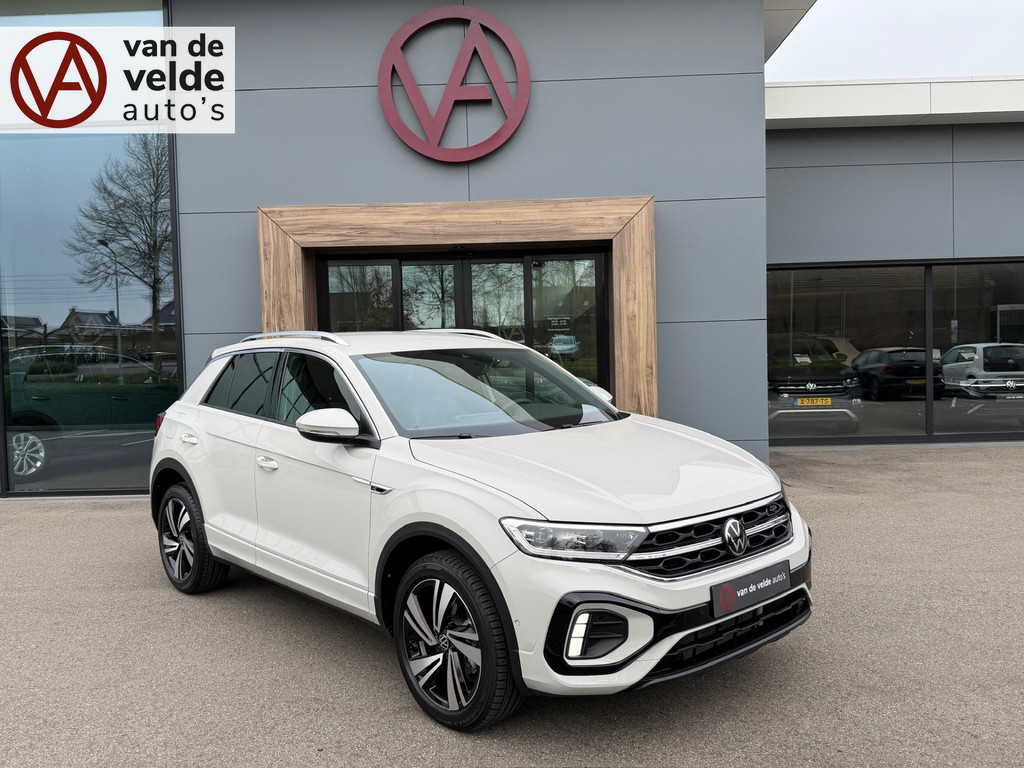 tweedehands Volkswagen T-Roc 1.5 TSI 150pk DSG R-Line | Camera | Keyless | Elek. Achterklep | Dode hoek | Rijklaar incl. 1 jaar Bovag garantie   – beschikbaar bij Van de Velde Auto’s