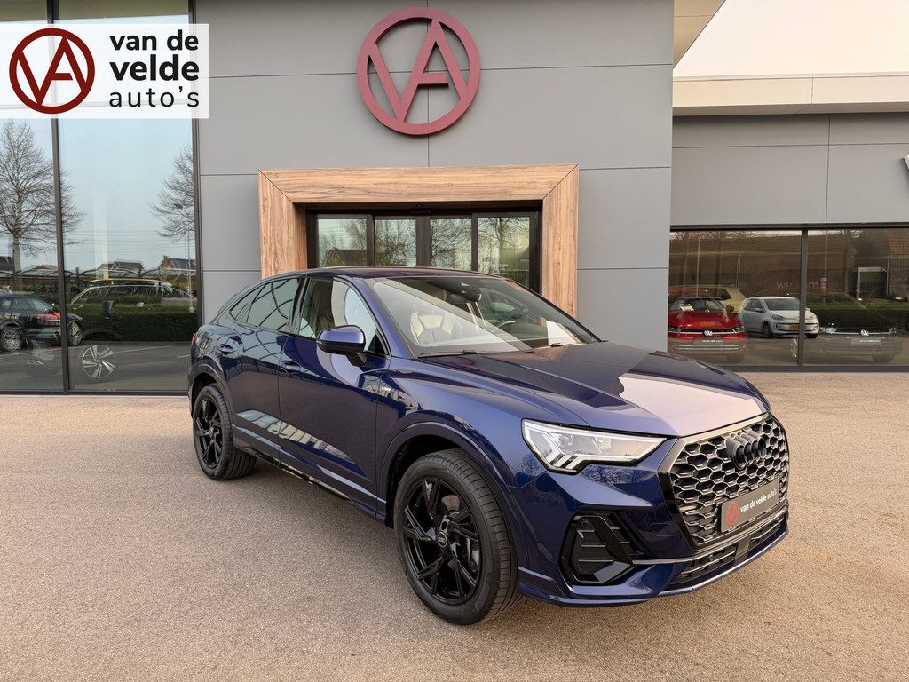 tweedehands Audi Q3 Sportback 45 TFSI e S-line | Camera | Black Optiek | Trekhaak | Dode hoek | Keyless | Carplay | Rijklaar incl. garantie   – beschikbaar bij Van de Velde Auto’s