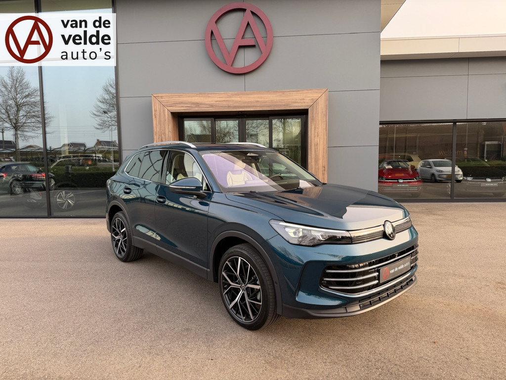 tweedehands Volkswagen Tiguan 1.5 eHybrid Elegance | Leder | Panoramadak | IQ light | 20 inch velgen | Trekhaak | 360 Camera | Rijklaar incl. garantie   – beschikbaar bij Van de Velde Auto’s