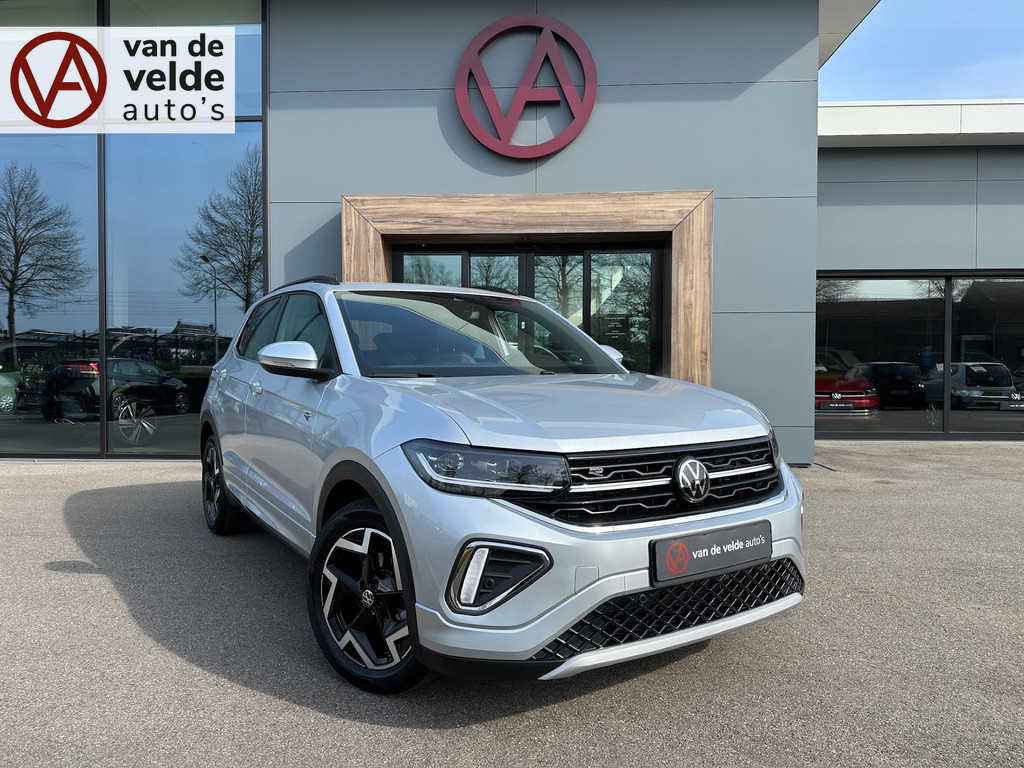 tweedehands Volkswagen T-Cross 1.5 TSI 150pk DSG R-Line | Camera | Trekhaak | Navi | IQ light | Rijklaar incl. garantie   – beschikbaar bij Van de Velde Auto’s