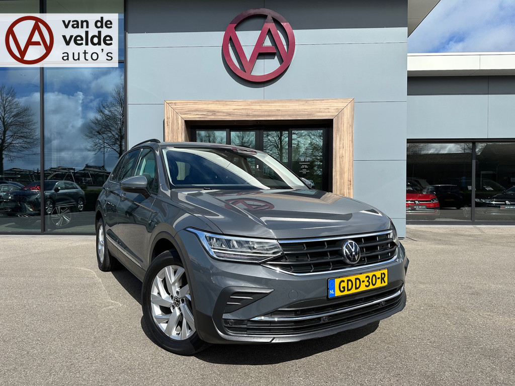 tweedehands Volkswagen Tiguan 1.5 TSI 150pk DSG Life | Trekhaak | Standkachel | Ergo stoel | Camera | Carplay | Rijklaar incl. garantie   – beschikbaar bij Van de Velde Auto’s