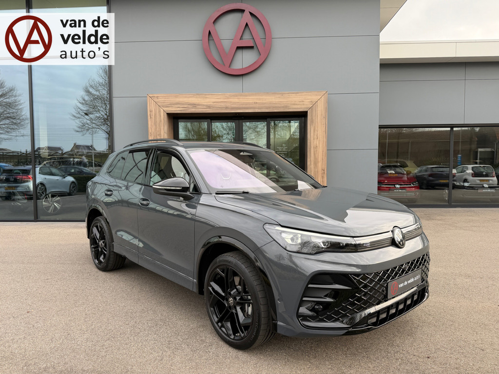 tweedehands Volkswagen Tiguan 1.5 eHybrid R-Line | Black line | Head-up | 360 Camera | Trekhaak | Dode hoek | IQ light | Elek. klep | Rijklaar incl. garantie   – beschikbaar bij Van de Velde Auto’s