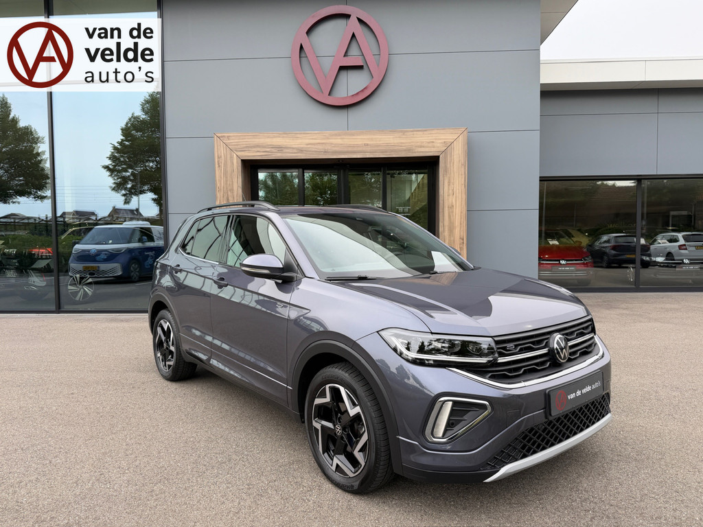 tweedehands Volkswagen T-Cross 1.5 TSI 150pk DSG R-Line | Camera | Trekhaak | Navi | IQ light | Rijklaar incl. garantie   – beschikbaar bij Van de Velde Auto’s