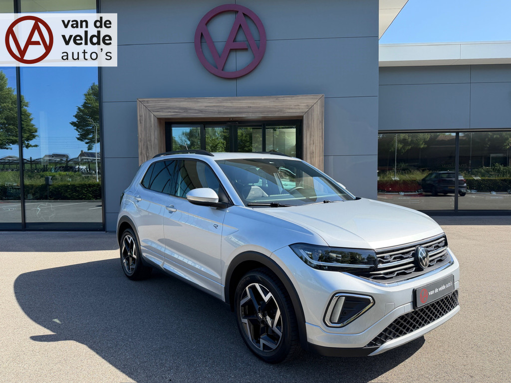 tweedehands Volkswagen T-Cross 1.5 TSI 150pk DSG R-Line | Camera | Trekhaak | Navi | IQ light | Rijklaar incl. garantie   – beschikbaar bij Van de Velde Auto’s