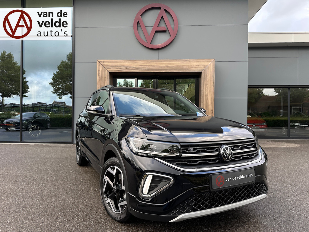tweedehands Volkswagen T-Cross 1.5 TSI 150pk DSG R-Line | Camera | Trekhaak | Navi | IQ light | Rijklaar incl. garantie   – beschikbaar bij Van de Velde Auto’s