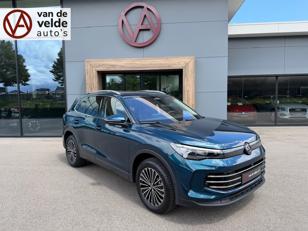 tweedehands Volkswagen Tiguan 1.5 eHybrid Elegance 204pk | Trekhaak | Camera | Head-up | All-season | Dode hoek | Elek. klep | incl. verlengde garantie   – beschikbaar bij Van de Velde Auto’s