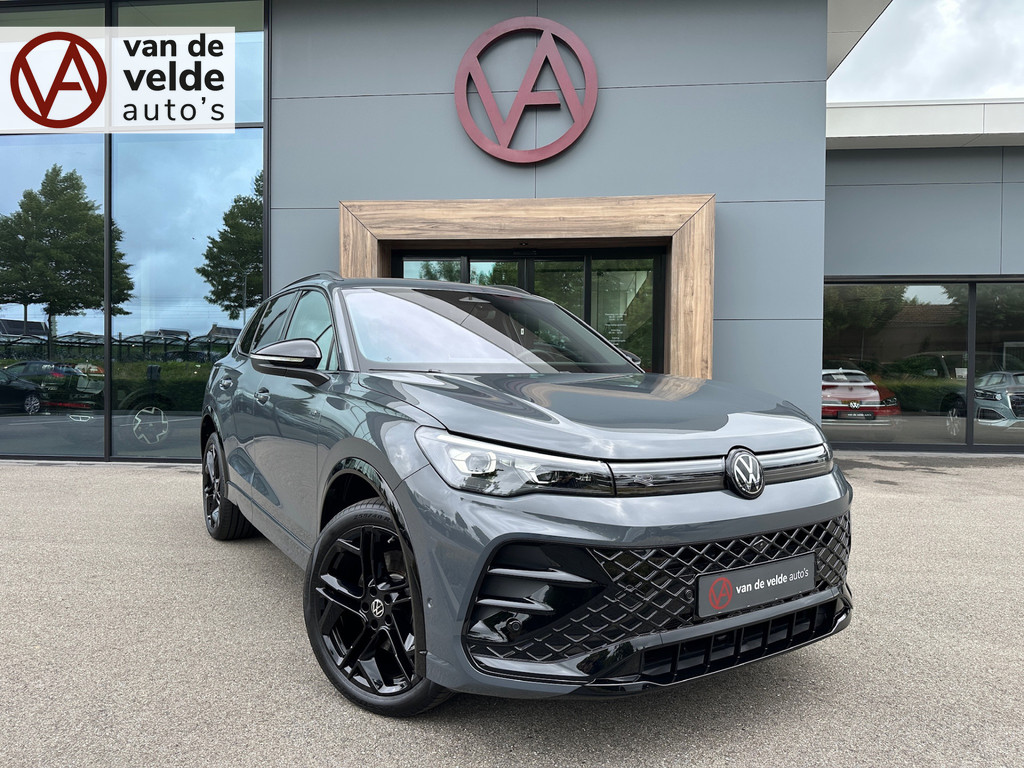 tweedehands Volkswagen Tiguan 1.5 eHybrid R-Line | Black line | 360 Camera | 20 Inch | Trekhaak | Dode hoek | IQ light | Elek. klep | Rijklaar incl. garantie   – beschikbaar bij Van de Velde Auto’s