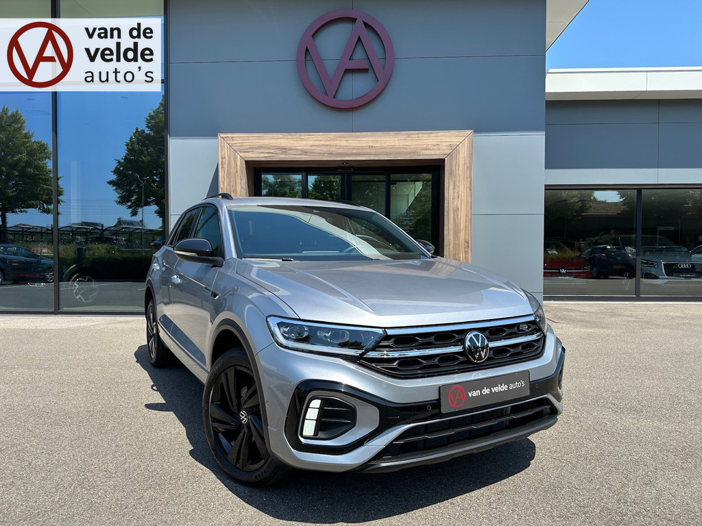 tweedehands Volkswagen T-Roc 1.5 TSI 150pk DSG R-Line | Black Style | Camera | Keyless | Elek. Achterklep | Dode hoek | Rijklaar incl. 1 jaar Bovag garantie   – beschikbaar bij Van de Velde Auto’s