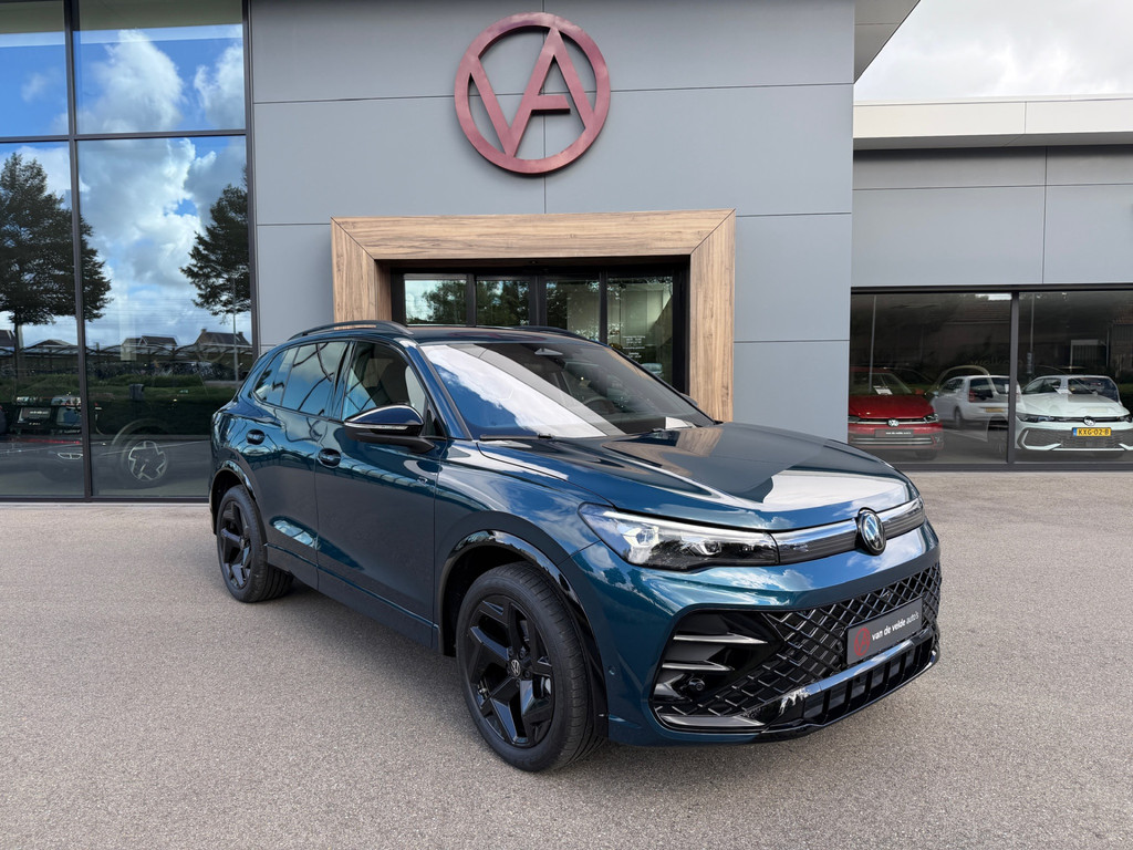 tweedehands Volkswagen Tiguan 1.5 eTSI 150pk DSG R-Line | Black line | 360 Camera | Standkachel | Head up | Dode hoek | IQ light | Rijklaar incl. garantie   – beschikbaar bij Van de Velde Auto’s