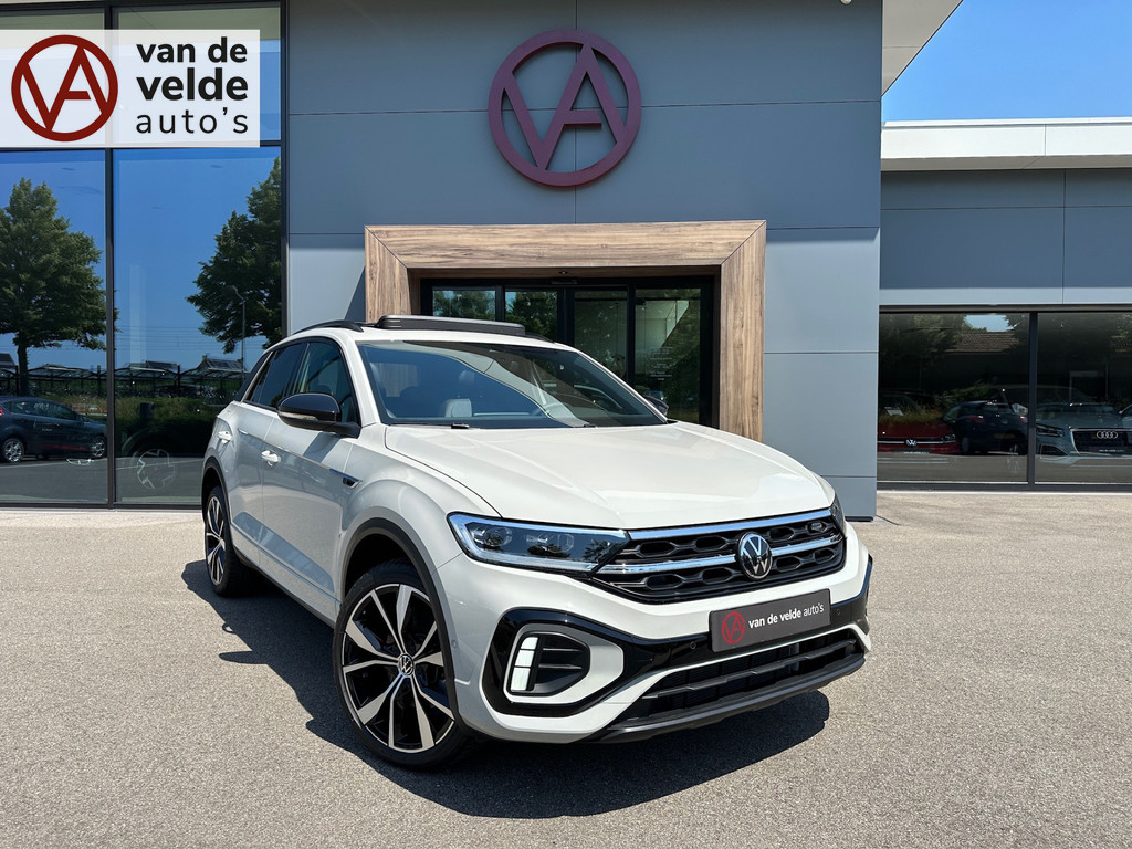 tweedehands Volkswagen T-Roc 1.5 TSI 150pk DSG R-Line | Black Style | 19 Inch | Panoramadak | Camera | Keyless | Elek. Achterklep | Dode hoek | Rijklaar incl   – beschikbaar bij Van de Velde Auto’s