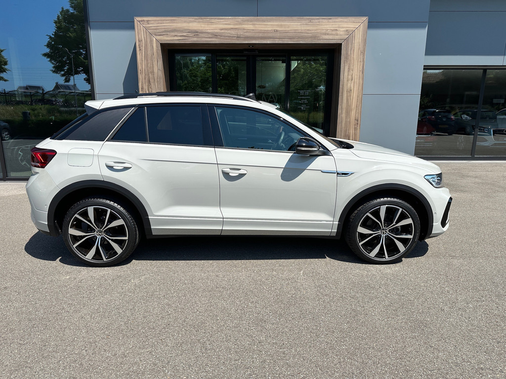 tweedehands Volkswagen T-Roc 1.5 TSI 150pk DSG R-Line | Black Style | Panoramadak | Camera | Keyless | Elek. Achterklep | Dode hoek | Rijklaar incl. 1 jaar B   – beschikbaar bij Van de Velde Auto’s