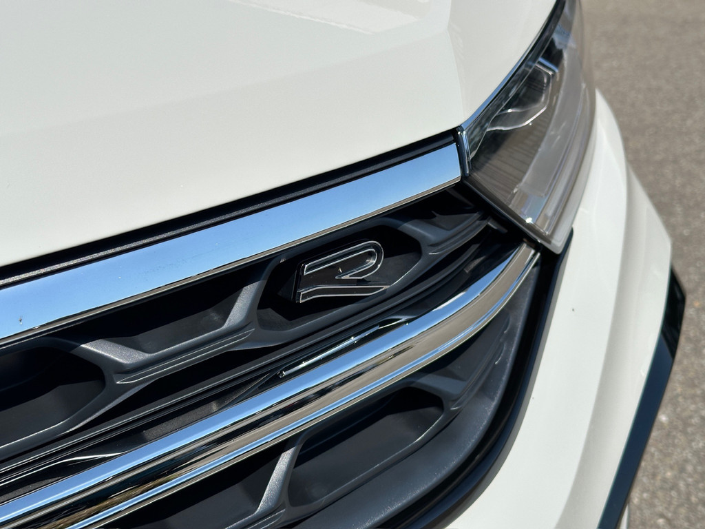 tweedehands Volkswagen T-Roc 1.5 TSI 150pk DSG R-Line | Black Style | Panoramadak | Camera | Keyless | Elek. Achterklep | Dode hoek | Rijklaar incl. 1 jaar B   – beschikbaar bij Van de Velde Auto’s
