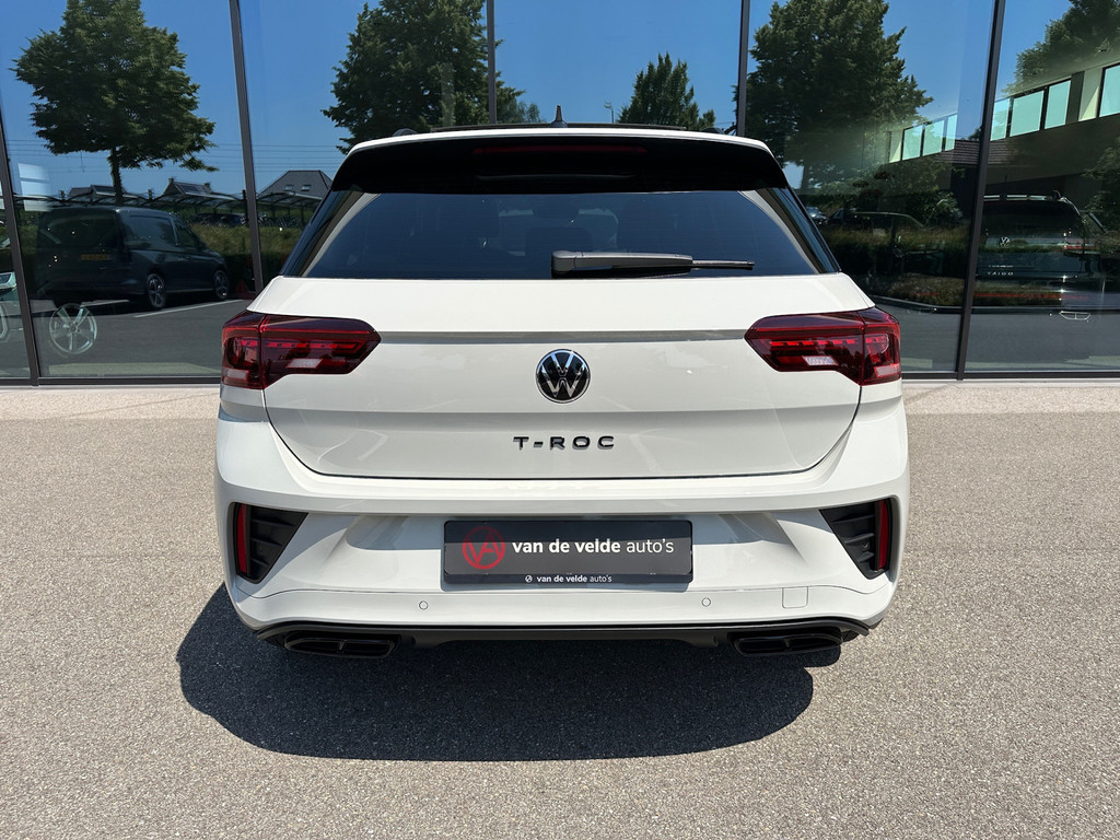 tweedehands Volkswagen T-Roc 1.5 TSI 150pk DSG R-Line | Black Style | Panoramadak | Camera | Keyless | Elek. Achterklep | Dode hoek | Rijklaar incl. 1 jaar B   – beschikbaar bij Van de Velde Auto’s