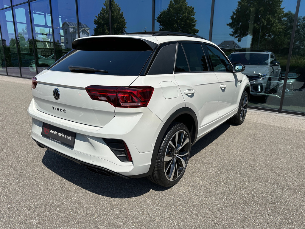 tweedehands Volkswagen T-Roc 1.5 TSI 150pk DSG R-Line | Black Style | Panoramadak | Camera | Keyless | Elek. Achterklep | Dode hoek | Rijklaar incl. 1 jaar B   – beschikbaar bij Van de Velde Auto’s