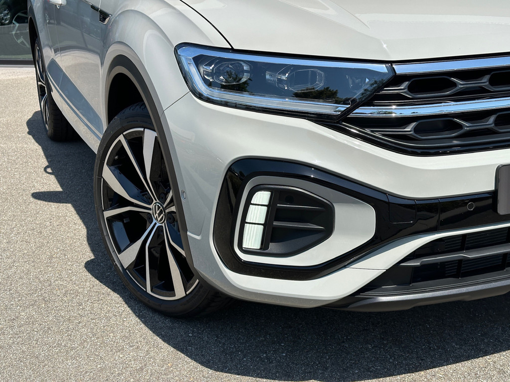 tweedehands Volkswagen T-Roc 1.5 TSI 150pk DSG R-Line | Black Style | Panoramadak | Camera | Keyless | Elek. Achterklep | Dode hoek | Rijklaar incl. 1 jaar B   – beschikbaar bij Van de Velde Auto’s