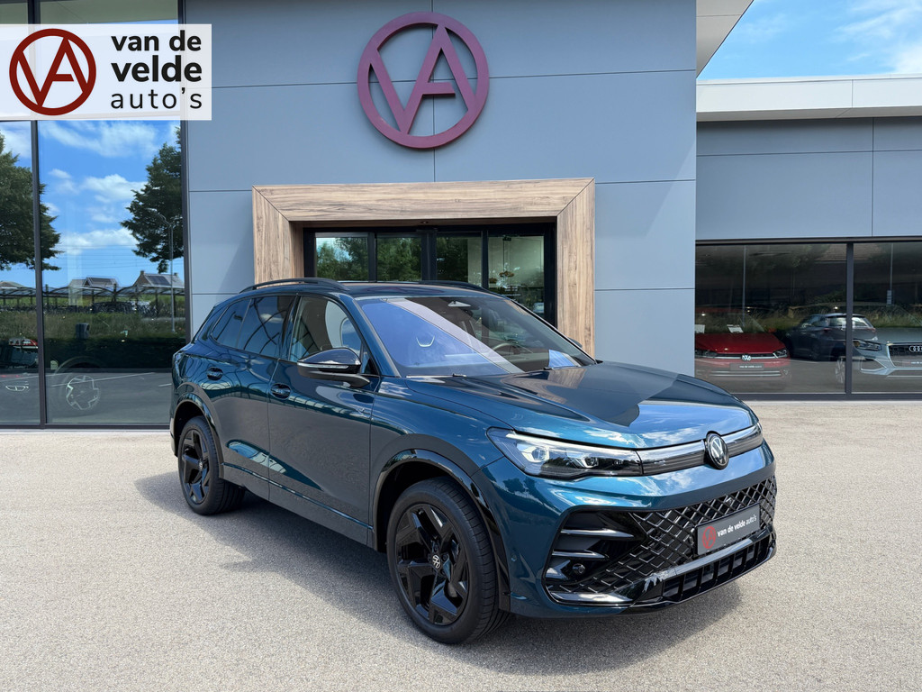 tweedehands Volkswagen Tiguan 1.5 eHybrid R-Line | Black line | 360 Camera | Trekhaak | Dode hoek | IQ light | Elek. klep | Rijklaar incl. garantie   – beschikbaar bij Van de Velde Auto’s