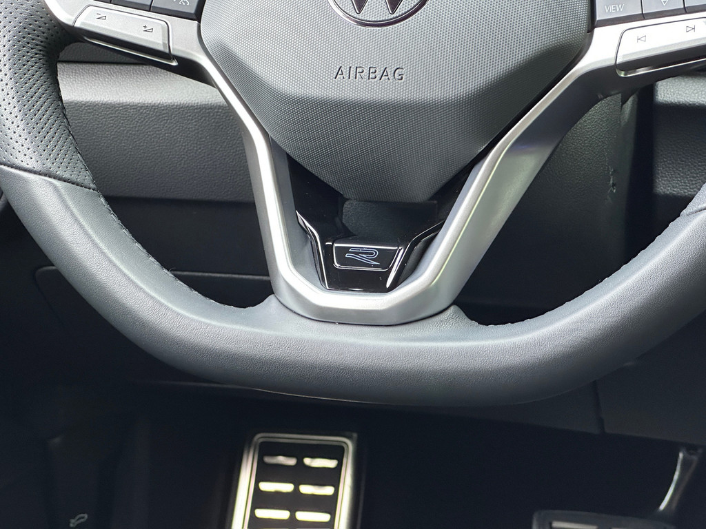 tweedehands Volkswagen T-Roc 1.5 TSI 150pk DSG R-Line | Camera | Keyless | Elek. Achterklep | Dode hoek | Rijklaar incl. 1 jaar Bovag garantie   – beschikbaar bij Van de Velde Auto’s
