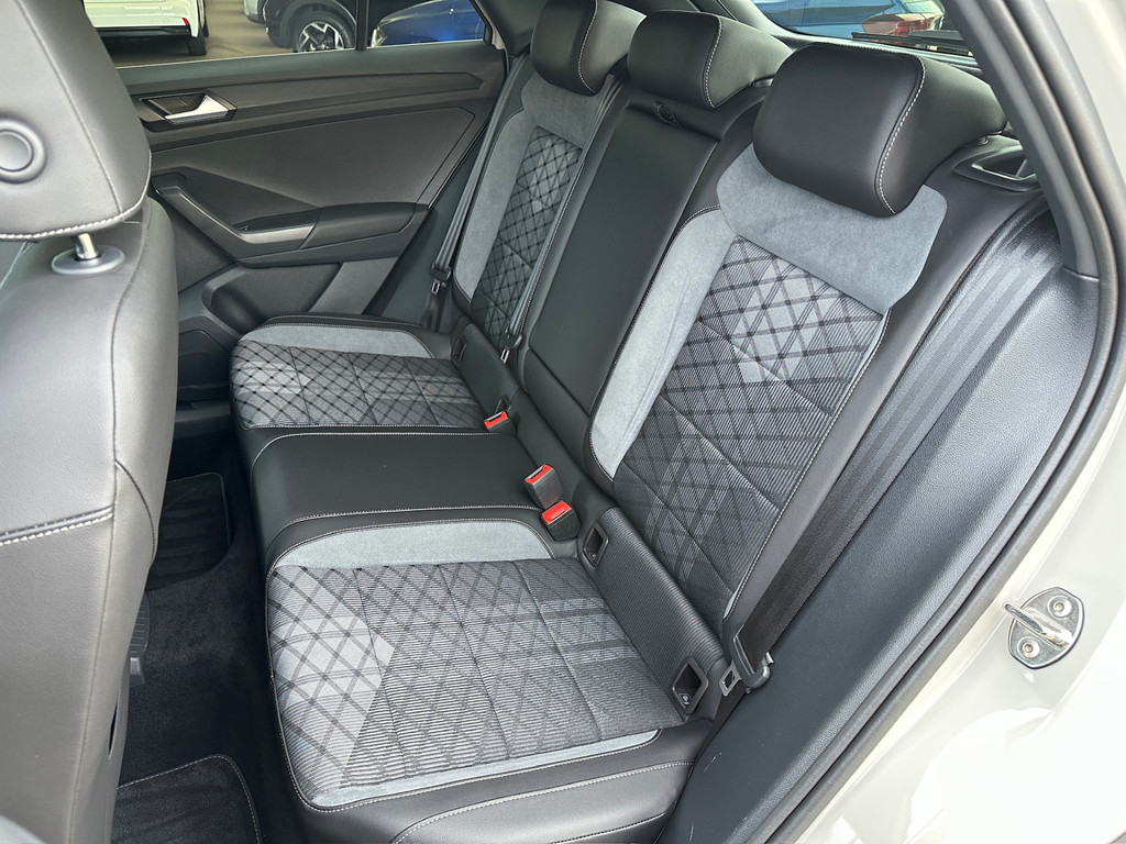 tweedehands Volkswagen T-Roc 1.5 TSI 150pk DSG R-Line | Camera | Keyless | Elek. Achterklep | Dode hoek | Rijklaar incl. 1 jaar Bovag garantie   – beschikbaar bij Van de Velde Auto’s