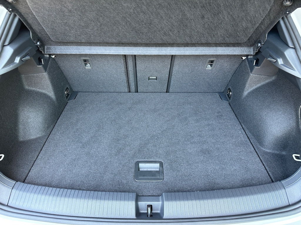 tweedehands Volkswagen T-Roc 1.5 TSI 150pk DSG R-Line | Camera | Keyless | Elek. Achterklep | Dode hoek | Rijklaar incl. 1 jaar Bovag garantie   – beschikbaar bij Van de Velde Auto’s