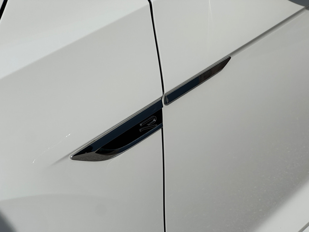 tweedehands Volkswagen T-Roc 1.5 TSI 150pk DSG R-Line | Camera | Keyless | Elek. Achterklep | Dode hoek | Rijklaar incl. 1 jaar Bovag garantie   – beschikbaar bij Van de Velde Auto’s