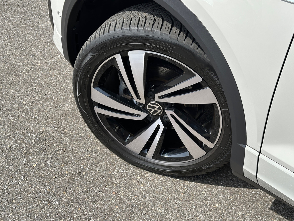 tweedehands Volkswagen T-Roc 1.5 TSI 150pk DSG R-Line | Camera | Keyless | Elek. Achterklep | Dode hoek | Rijklaar incl. 1 jaar Bovag garantie   – beschikbaar bij Van de Velde Auto’s