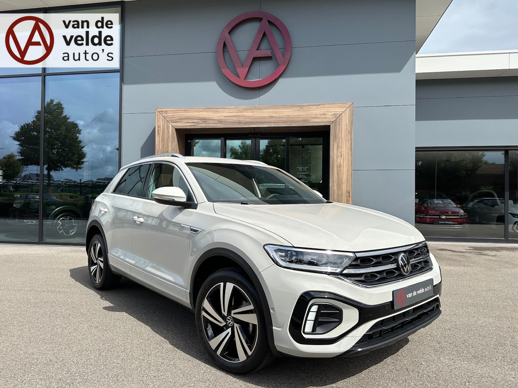 tweedehands Volkswagen T-Roc 1.5 TSI 150pk DSG R-Line | Trekhaak | Camera | Keyless | Elek. Achterklep | Dode hoek | Rijklaar incl. 1 jaar Bovag garantie   – beschikbaar bij Van de Velde Auto’s