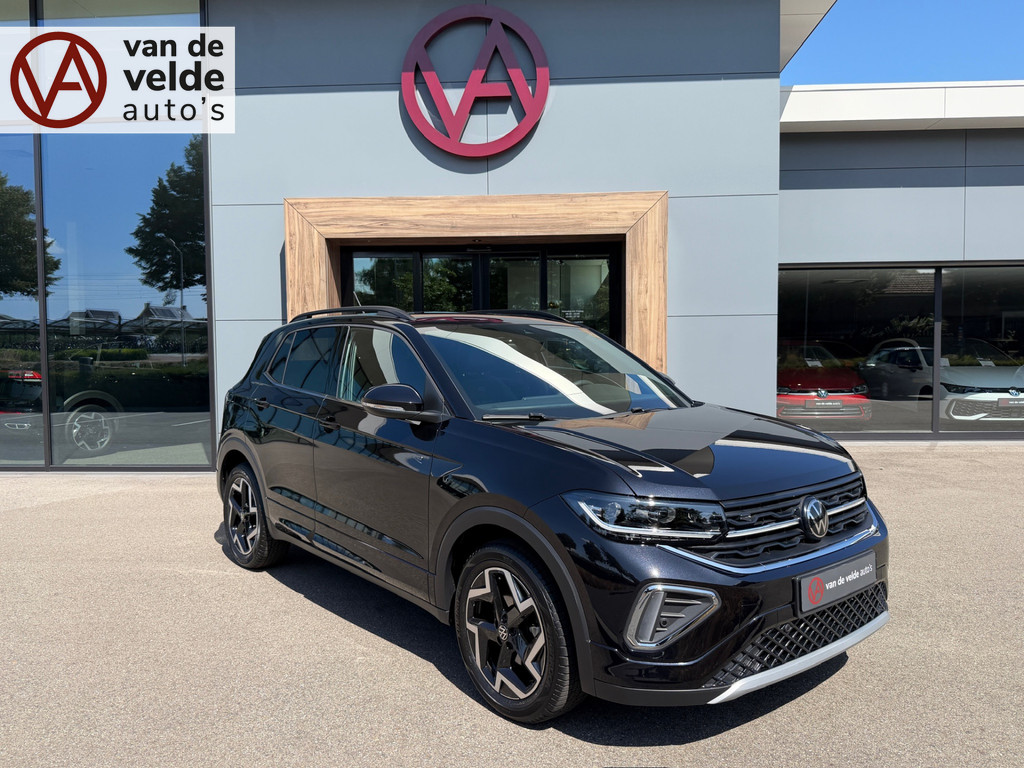 tweedehands Volkswagen T-Cross 1.5 TSI 150pk DSG R-Line | Camera | Trekhaak | Navi | IQ light | Rijklaar incl. garantie   – beschikbaar bij Van de Velde Auto’s